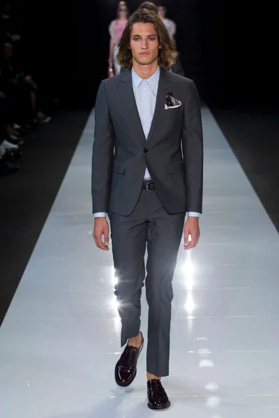 Look 57